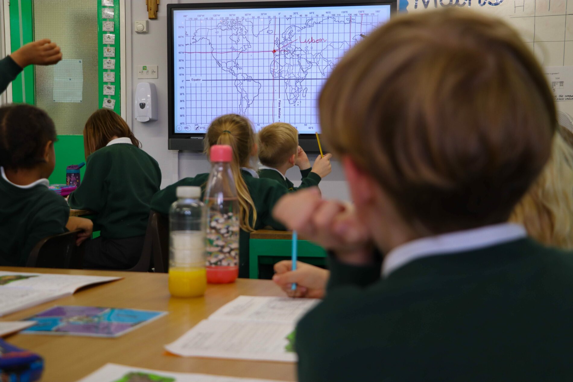 IMG_4210 geography lesson at shorne eplaining how maps and coordinates work