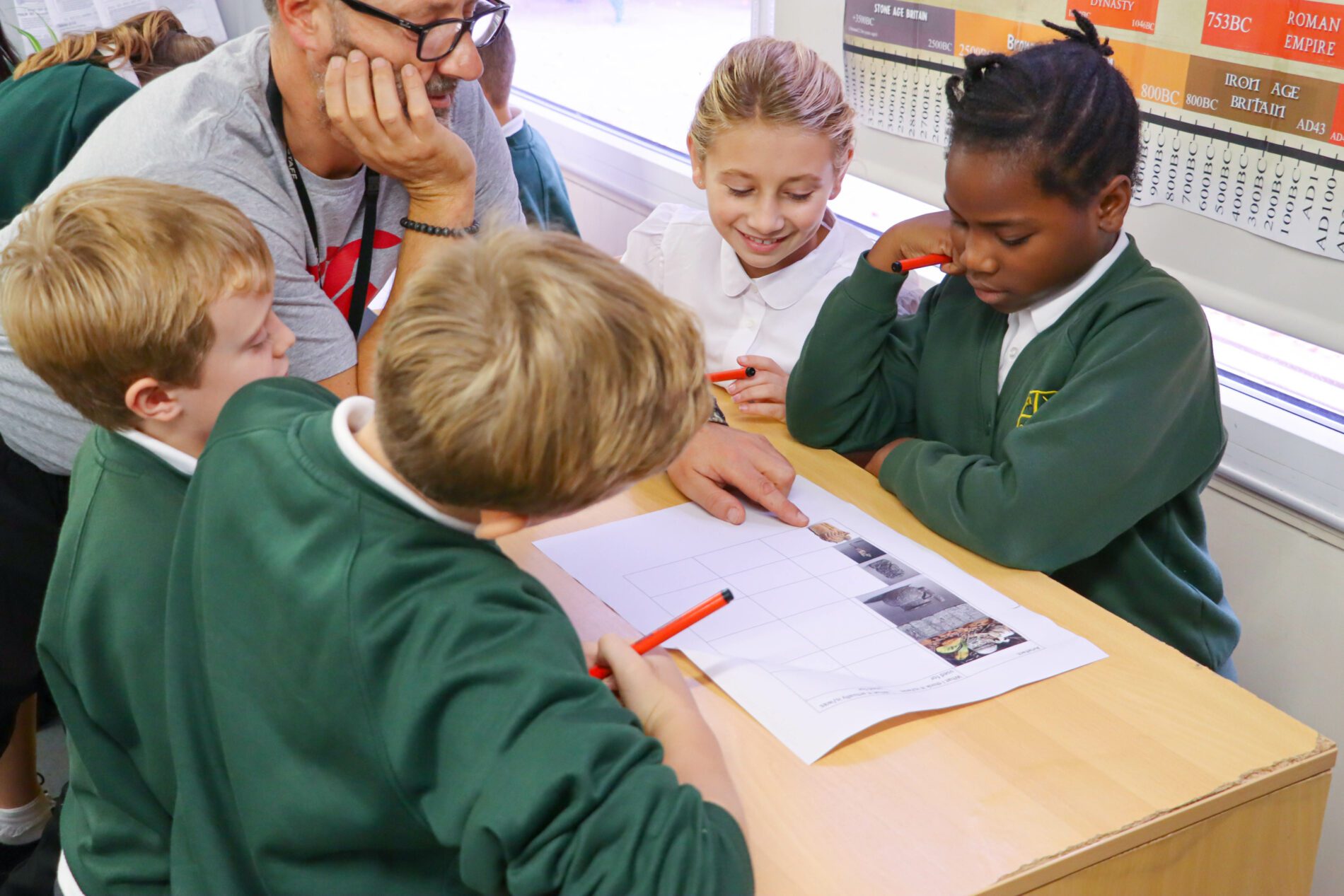 IMG_4930 teacher helping pupils at shorne primary school