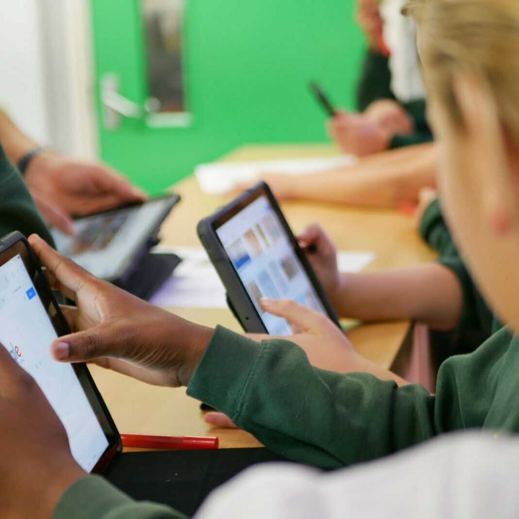 pupils from shorne primary school using ipads